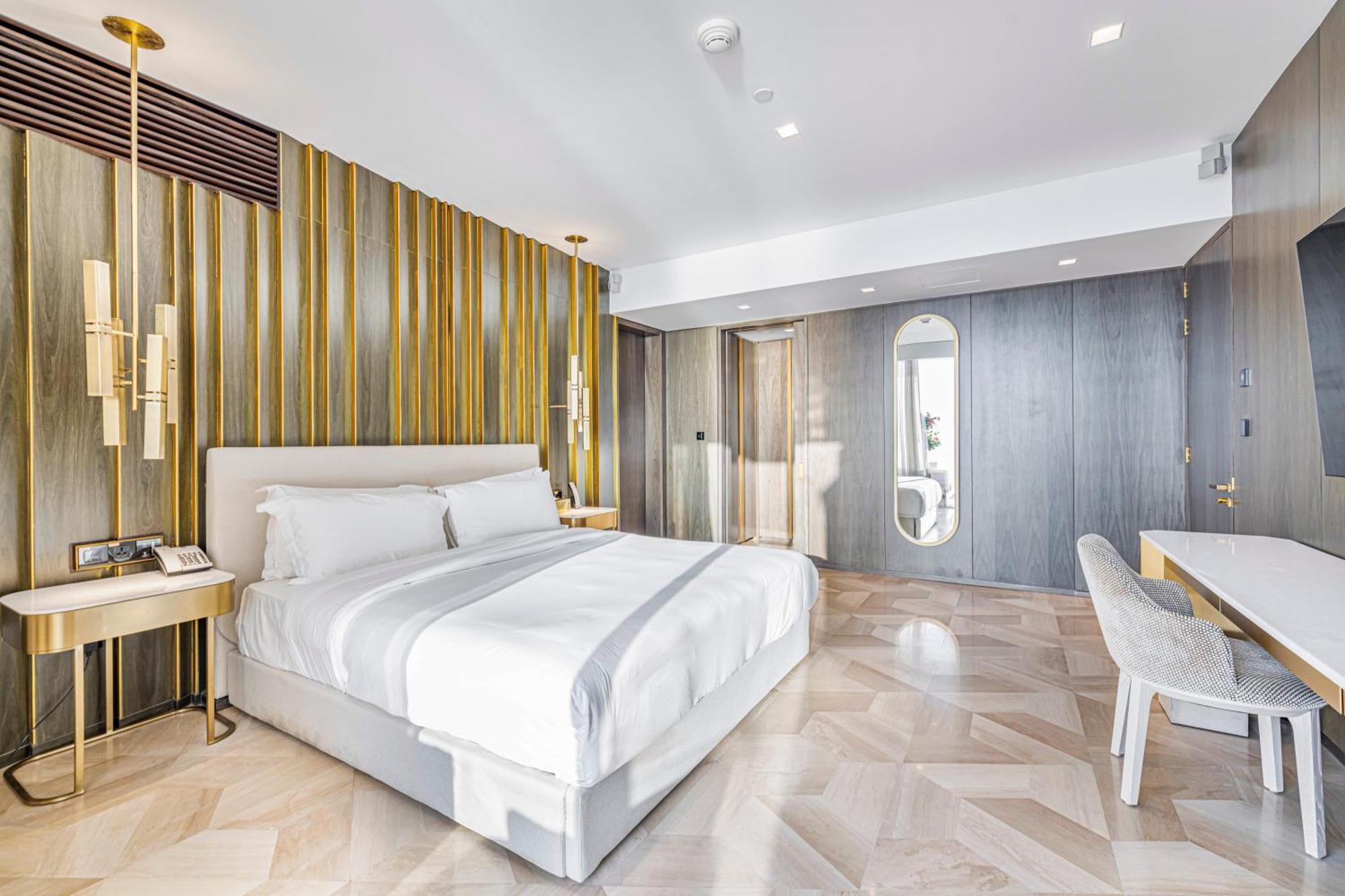 Five Palm Jumeirah 2br Luxury Penthouse , Full Marina View With Private Pool Apartment *